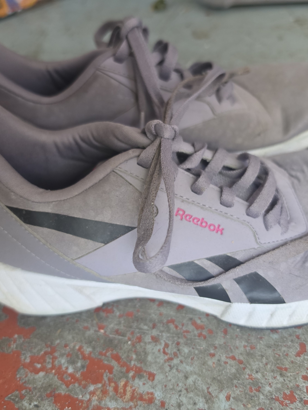 Reebok Women's Gray Lace-Up Shoe with Pink Logo